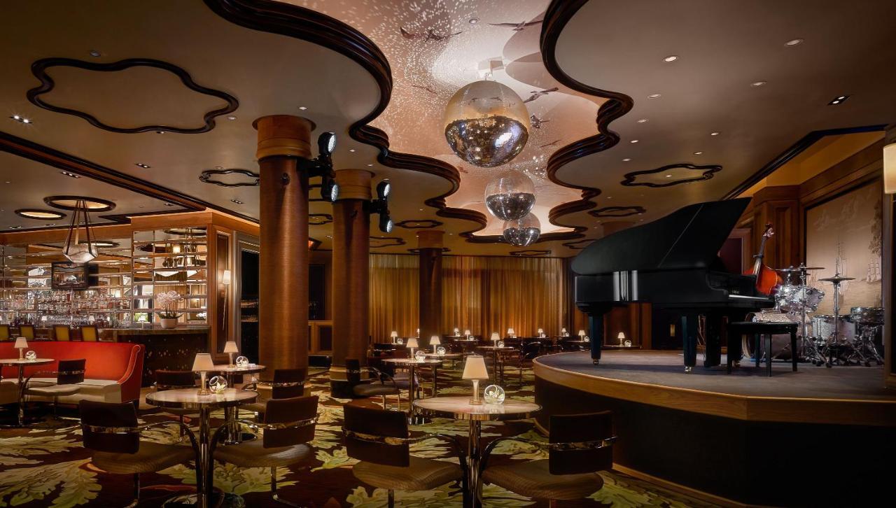 Encore Boston Harbor Everett Exteriör bild The interior of the lounge