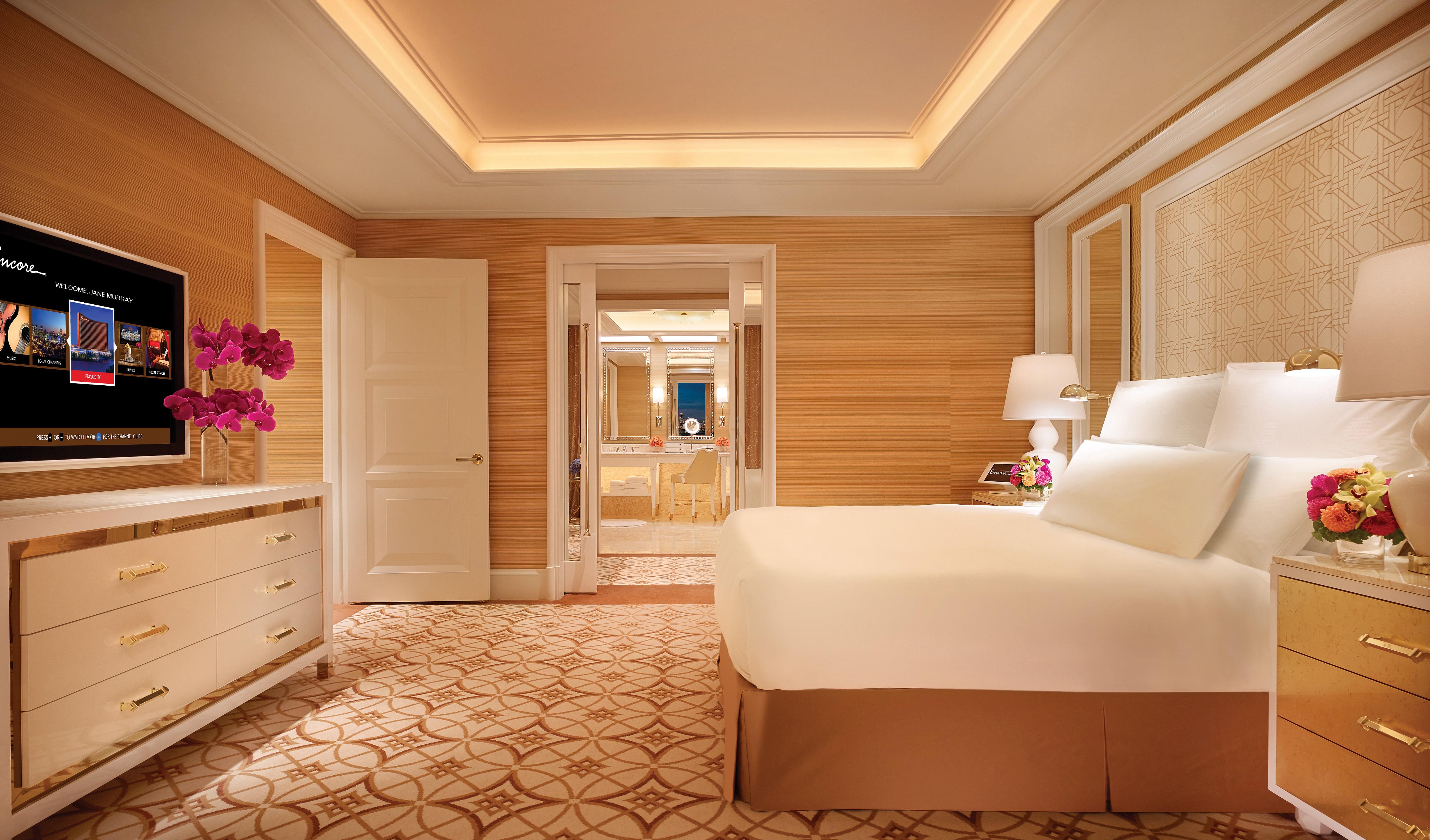 Encore Boston Harbor Everett Exteriör bild A bedroom in the Wynn Tower at Wynn Las Vegas