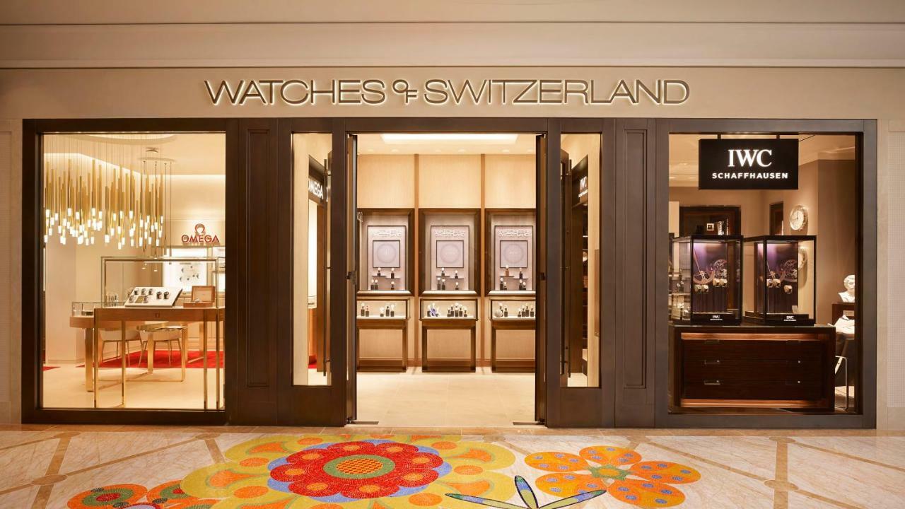 Encore Boston Harbor Everett Exteriör bild The Watches of Switzerland store at The Landmark, Hong Kong