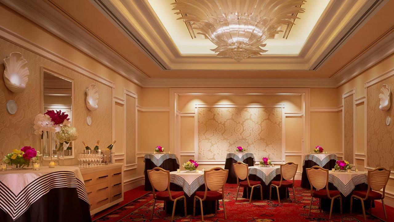 Encore Boston Harbor Everett Exteriör bild The private dining room at the restaurant